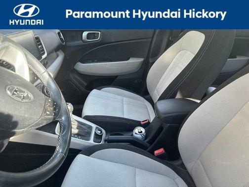 2022 Hyundai VENUE SEL