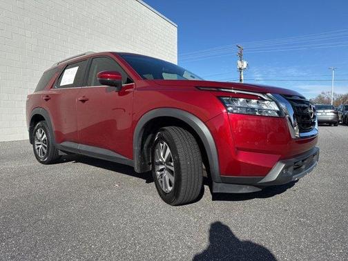 2022 Nissan Pathfinder SL