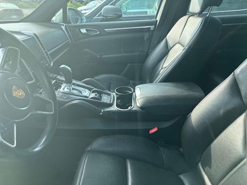 2017 Porsche Cayenne Platinum Edition