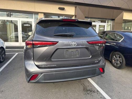Magnetic Gray Metallic 2023 Toyota Highlander XLE