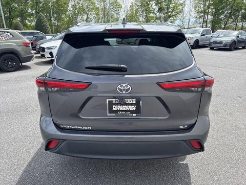 Magnetic Gray Metallic 2023 Toyota Highlander XLE