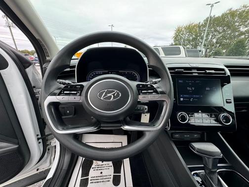 2022 Hyundai TUCSON SE