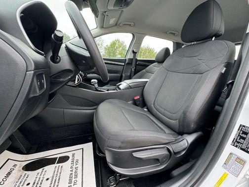 2022 Hyundai TUCSON SE