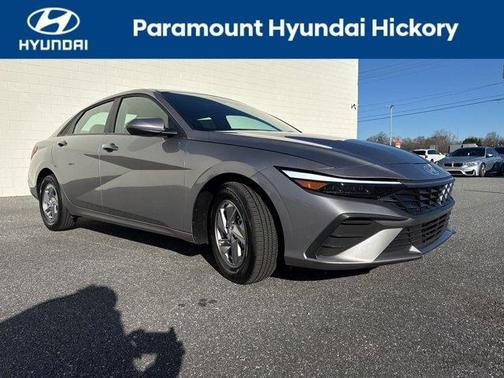 2025 Hyundai ELANTRA SE