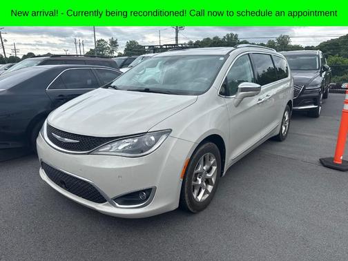 White 2017 Chrysler Pacifica Limited