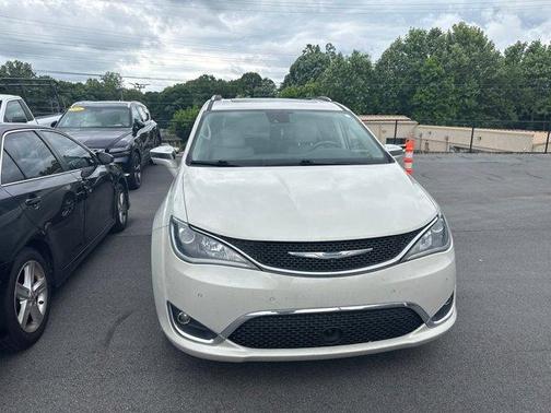 White 2017 Chrysler Pacifica Limited