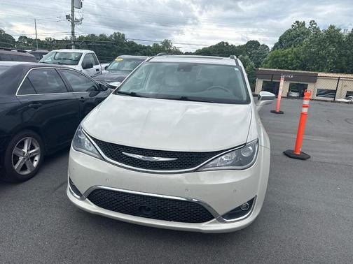 White 2017 Chrysler Pacifica Limited