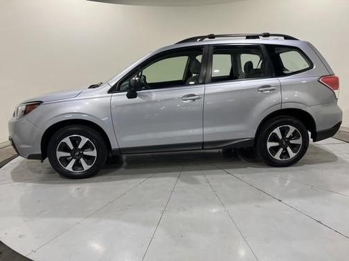 Photo 5 of 31 of 2017 Subaru Forester 2.5i