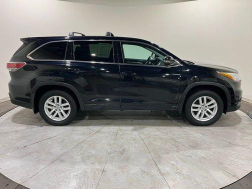 2016 Toyota Highlander LE
