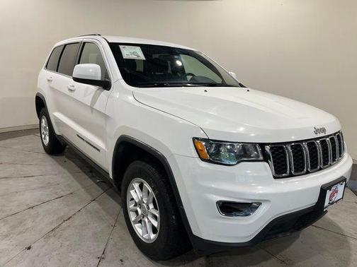 Bright White Clearcoat 2018 Jeep Grand Cherokee Laredo