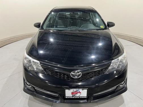 Photo 3 of 31 of 2014 Toyota Camry SE