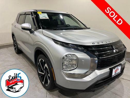 Gray 2022 Mitsubishi Outlander ES 2.5 S-AWC