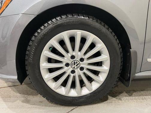 2016 Volkswagen Passat 1.8T SE