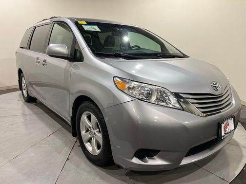 2017 Toyota Sienna LE