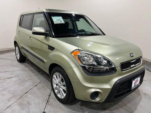 Alien Pearl Metallic 2013 Kia Soul +