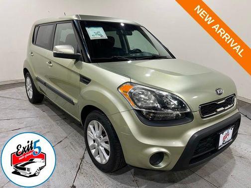 Alien Pearl Metallic 2013 Kia Soul +