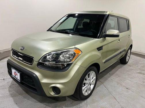 Alien Pearl Metallic 2013 Kia Soul +
