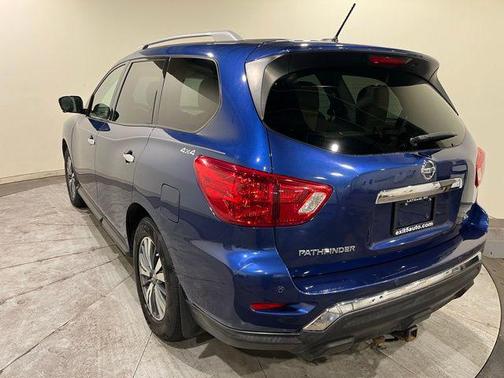 2017 Nissan Pathfinder SL