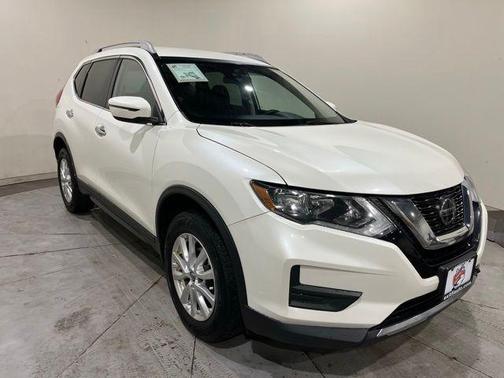 Pearl White Tricoat 2019 Nissan Rogue SV