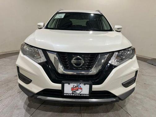 Pearl White Tricoat 2019 Nissan Rogue SV