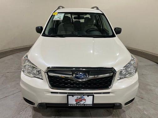 Crystal White Pearl 2016 Subaru Forester 2.5i