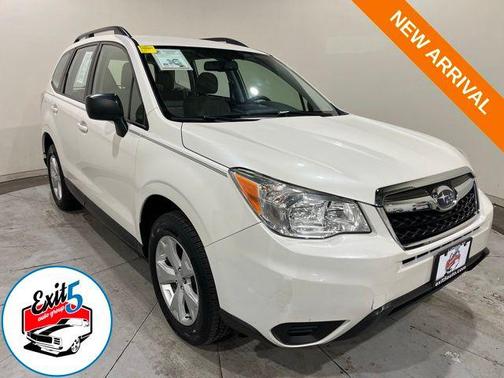 Crystal White Pearl 2016 Subaru Forester 2.5i