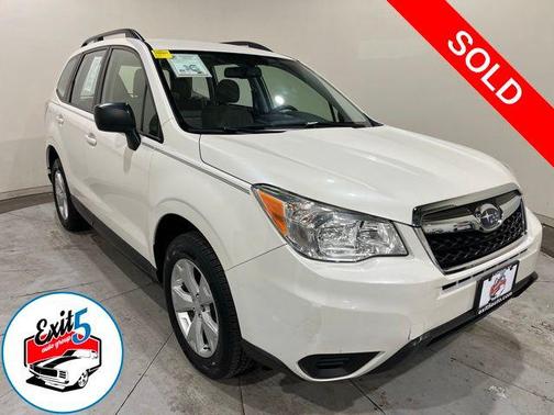 Crystal White Pearl 2016 Subaru Forester 2.5i
