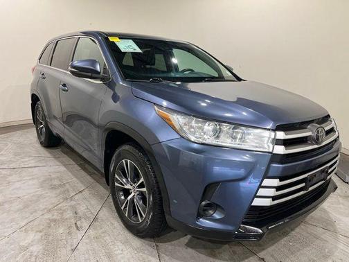 Blue 2018 Toyota Highlander LE