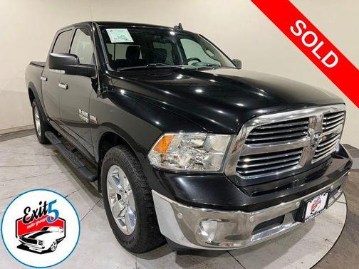 Brilliant Black Crystal Pearlcoat 2016 RAM 1500 Big Horn