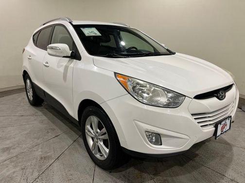 Winter White 2013 Hyundai TUCSON GLS