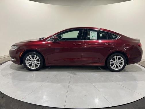 Photo 5 of 31 of 2015 Chrysler 200 Limited