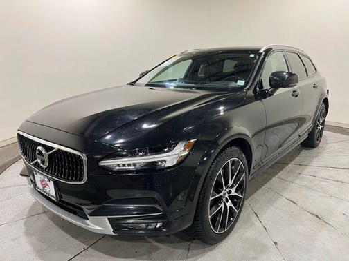2018 Volvo V90 Cross Country T6