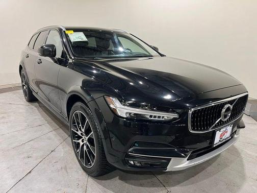 2018 Volvo V90 Cross Country T6