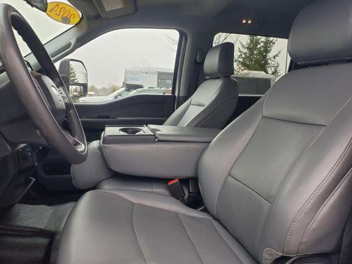 Oxford White 2024 Ford F-250 XL