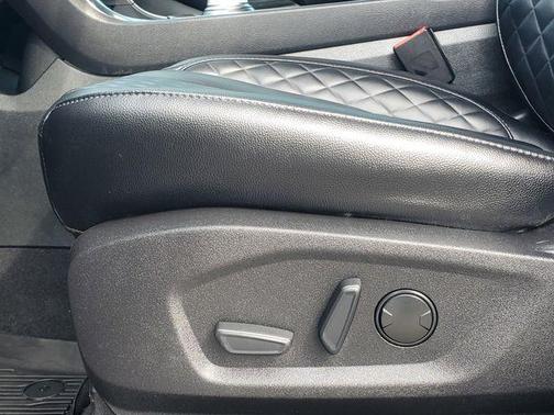 Agate Black Metallic 2024 Ford Edge Titanium