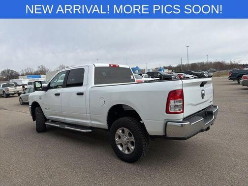 Bright White Clearcoat 2024 RAM 2500 Big Horn Crew Cab 4x4 6'4' Box