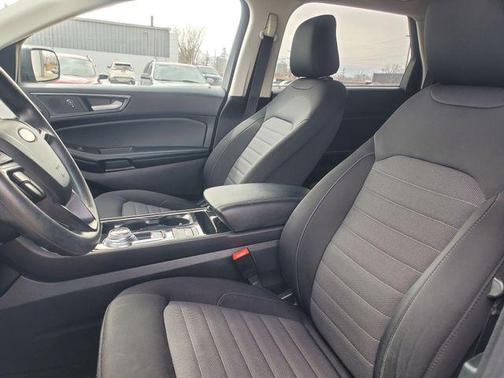 2020 Ford Edge SE