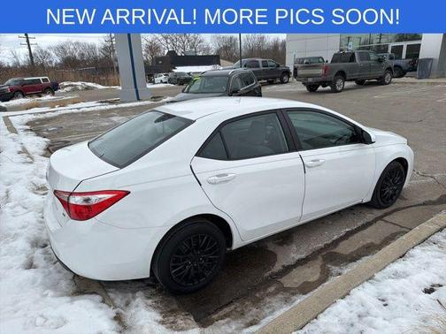 Super White 2016 Toyota Corolla LE