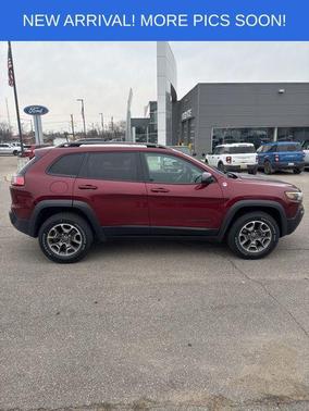 Velvet Red Pearlcoat 2020 Jeep Cherokee Trailhawk