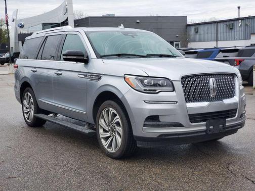 Radiance Metallic 2023 Lincoln Navigator Reserve