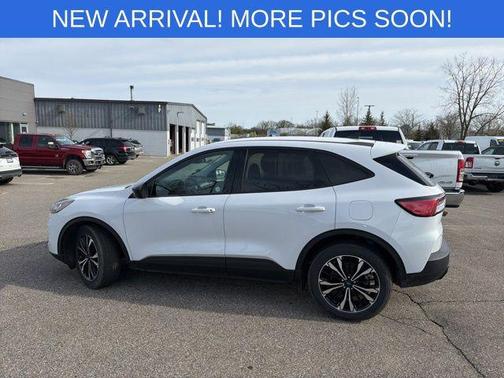 Oxford White 2022 Ford Escape SE