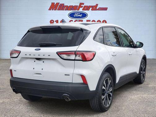 Oxford White 2022 Ford Escape SE