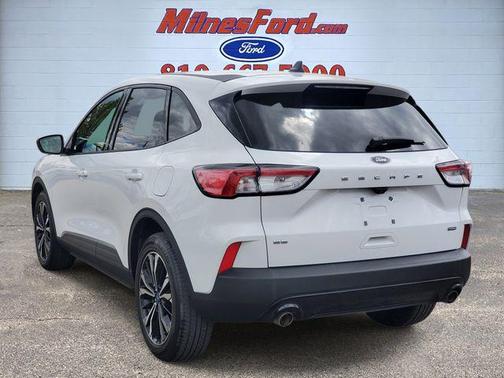 Oxford White 2022 Ford Escape SE