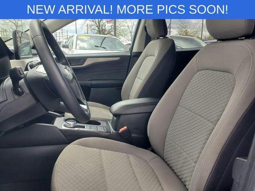 Oxford White 2022 Ford Escape SE