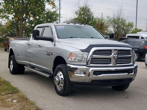 2017 RAM 3500 Big Horn Crew Cab 4x4 8' Box