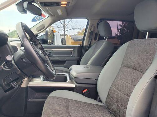 2017 RAM 3500 Big Horn Crew Cab 4x4 8' Box