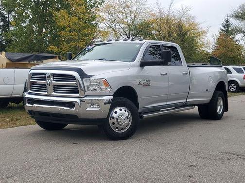 2017 RAM 3500 Big Horn Crew Cab 4x4 8' Box