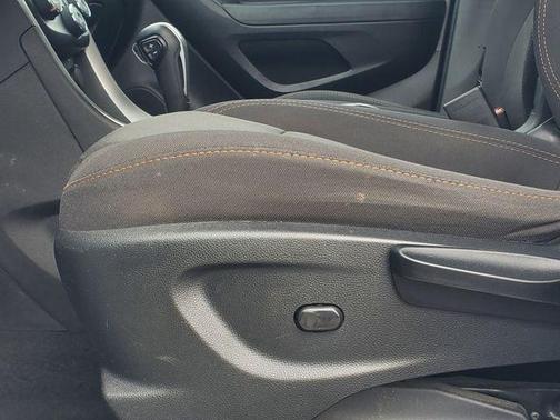 Summit White 2018 Chevrolet Trax LT