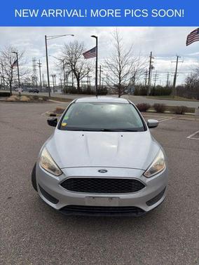 Ingot Silver 2018 Ford Focus SE