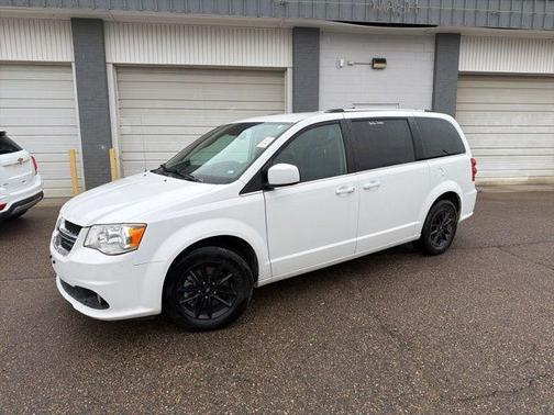White Knuckle Clearcoat 2019 Dodge Grand Caravan SXT